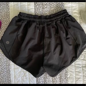 Lululemon Hottie Hot Shorts 2.5”